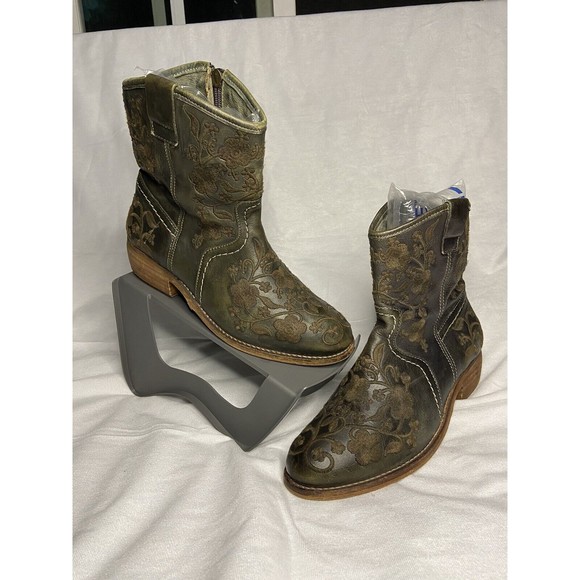 Shoes - TAOS Women’s Brown Leather Embroidered privilege EU 38 Western Boots